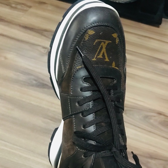 Authentic Louis vuitton shoes - Picture 10 of 13